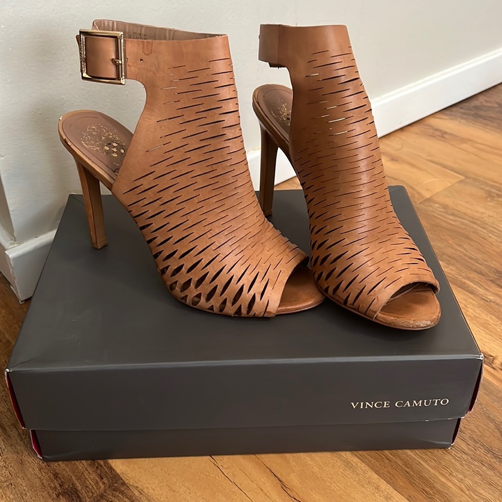 Vince Camuto cage heel sandals in tan. Size 8.5